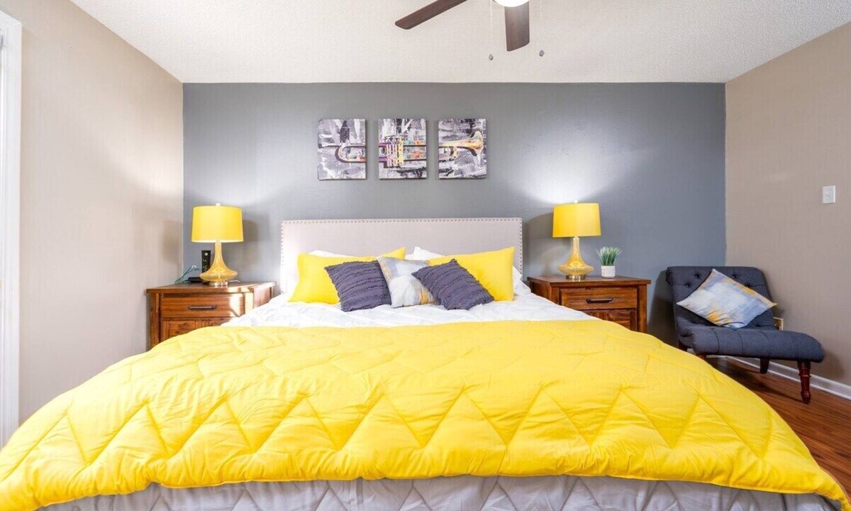Pineville Apartment | Nurse Ready Wifi Smart TV Kitchen Pets W/D