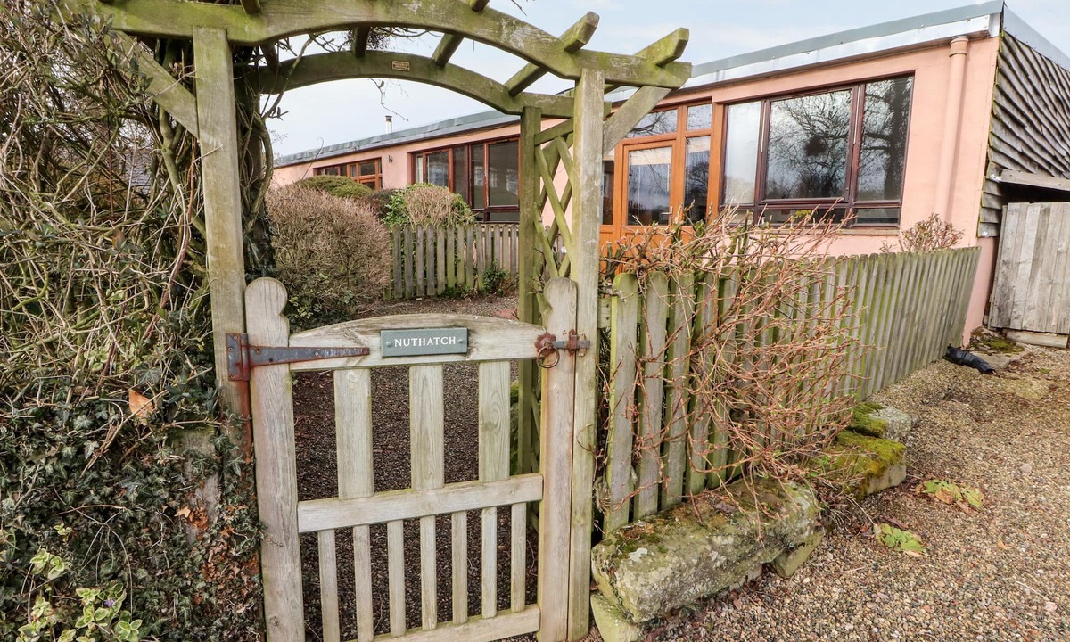 Ivegill Cottage | NUTHATCH, pet friendly, with open fire in High Head Castle Farm