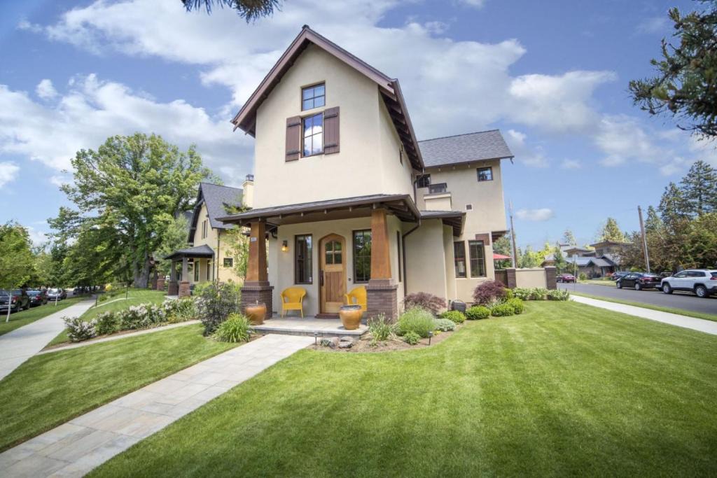 River Terrace House | NW Awbrey Road