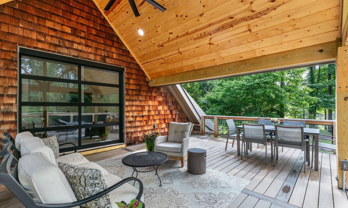 Raleigh Apartment | NW Listing KNG studio/N Raleigh w/nature views, large private deck, pet friendly