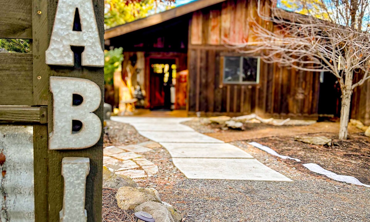 Southern Crossing House | NW Modern, River, Old Mill near Downtown