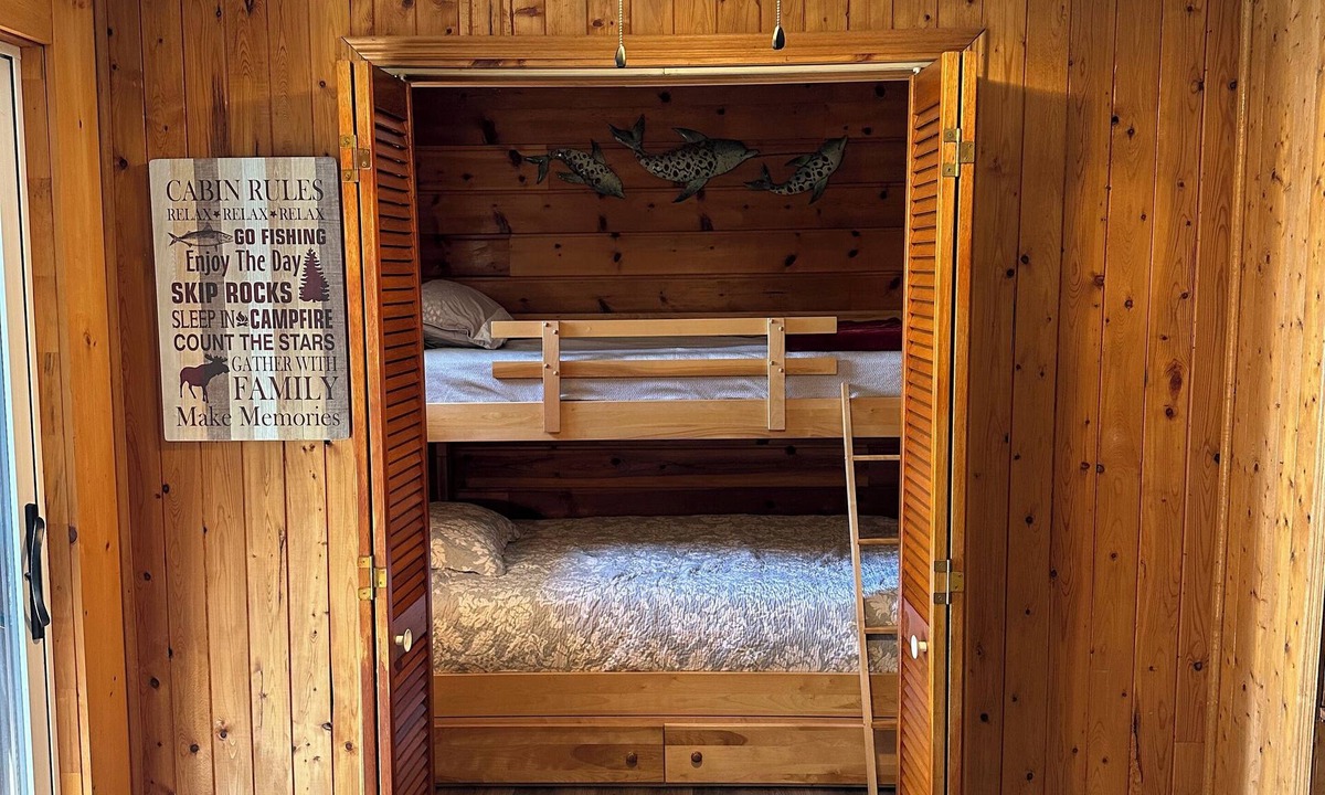 Goulais River Cottage | nWeekly rental, cozy rustic cottage to rent on the shores of Lake Superior
