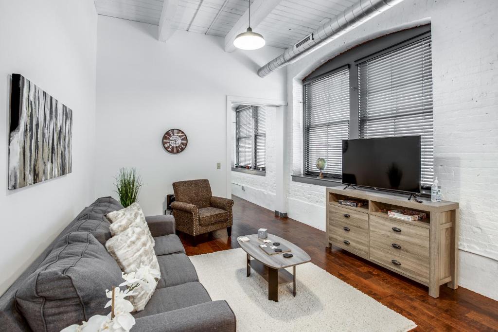Rochester Apartment | NY Style Centric Loft with King Bed by Park ave