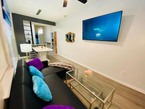 Mott Haven Apartment | NYC Oasis