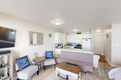 Newport Hotel | NYE Beach Haven Studio