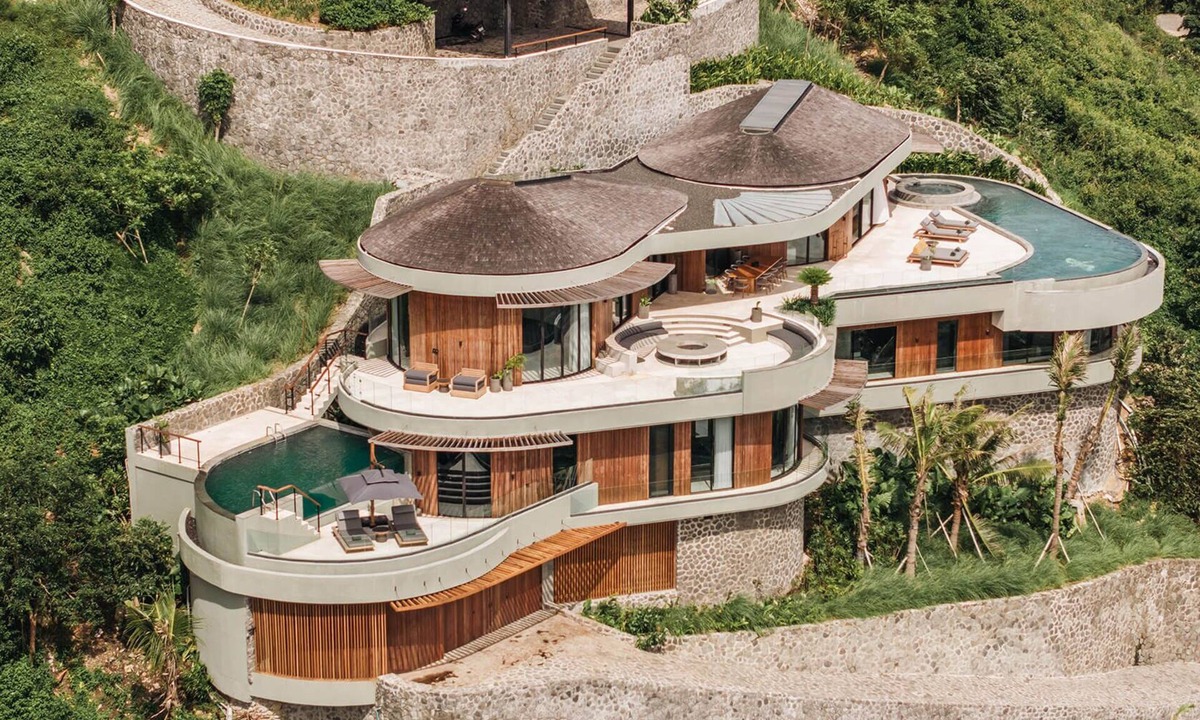 Praya Barat Villa | Nyrenstone Residence - 4 Bedroom Villa at Tampah Hills