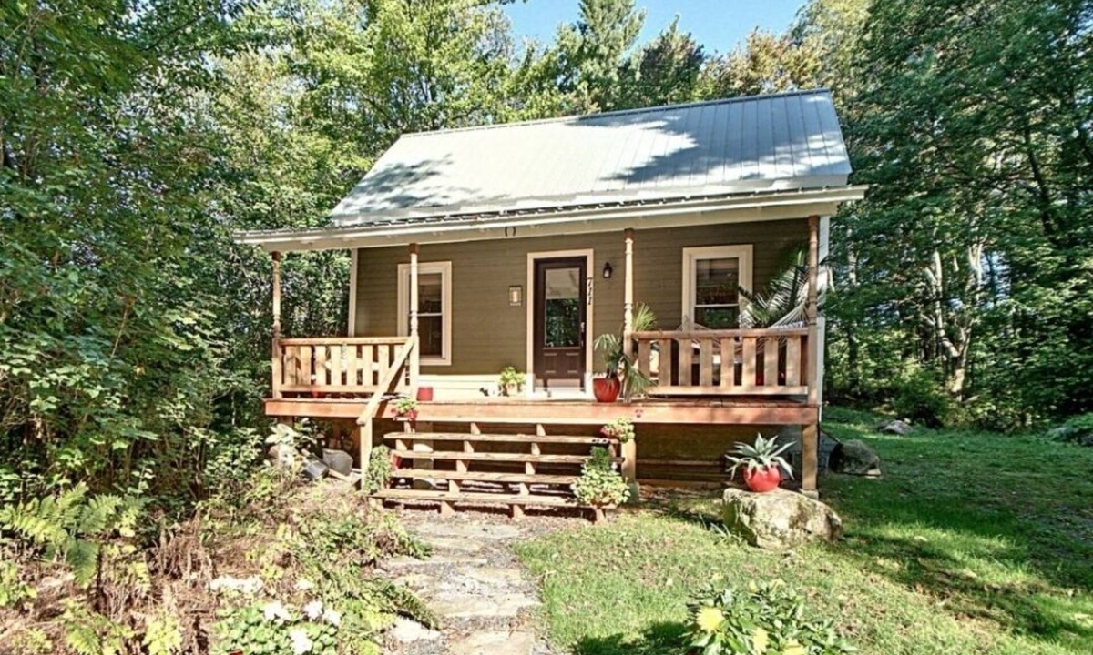 Lac-Brome Cabin | Ô chalet vert - just a few minutes away