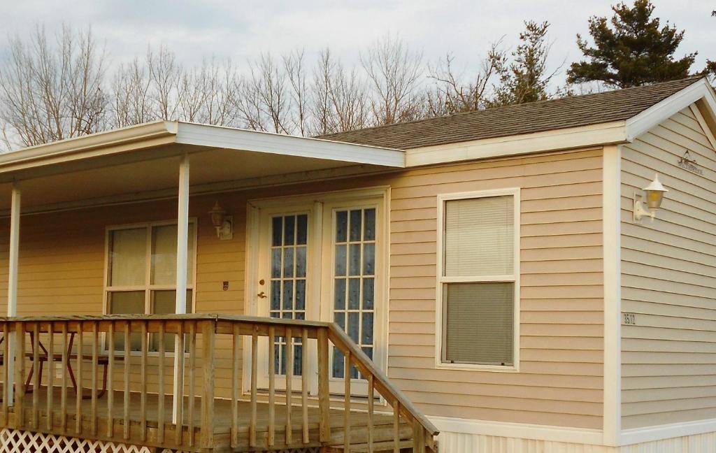 Amboy House | O'Connell's Yogi Bear RV Park Model 42