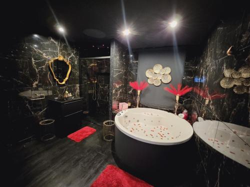Quartier du vieux cimetiere Apartment | O' Plaisirs Interdits - Loveroom