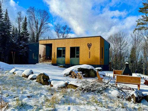 Morin Heights Ski Chalet | o sommet bleu 1chambre & spa sauna hammam