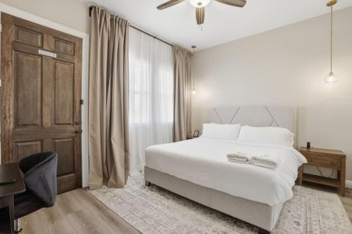 Greater Fondren Southwest House | O14A Single Story 2BR King Beds Workspaces Gym