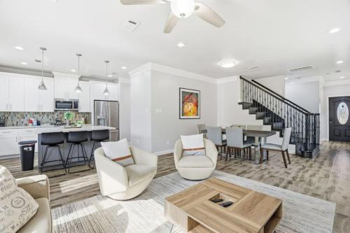 Greater Fondren Southwest House | O22B Southwest Houston 1BR King Bed Pet Friendly Fast WiFi