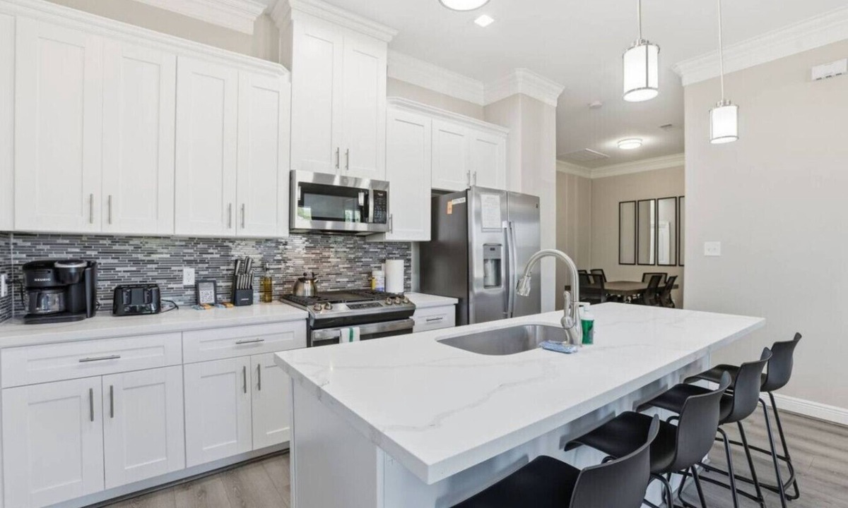 Greater Fondren Southwest House | O30B Southwest Houston 2BR Townhome with King Beds and Workspaces