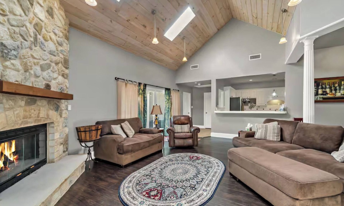 Crawford House | Oak & Anchor Villa - Luxe Escape Pool & Spa