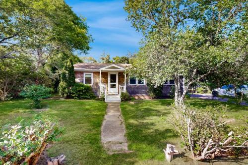 Lagoon Heights House | Oak Bluffs Darling