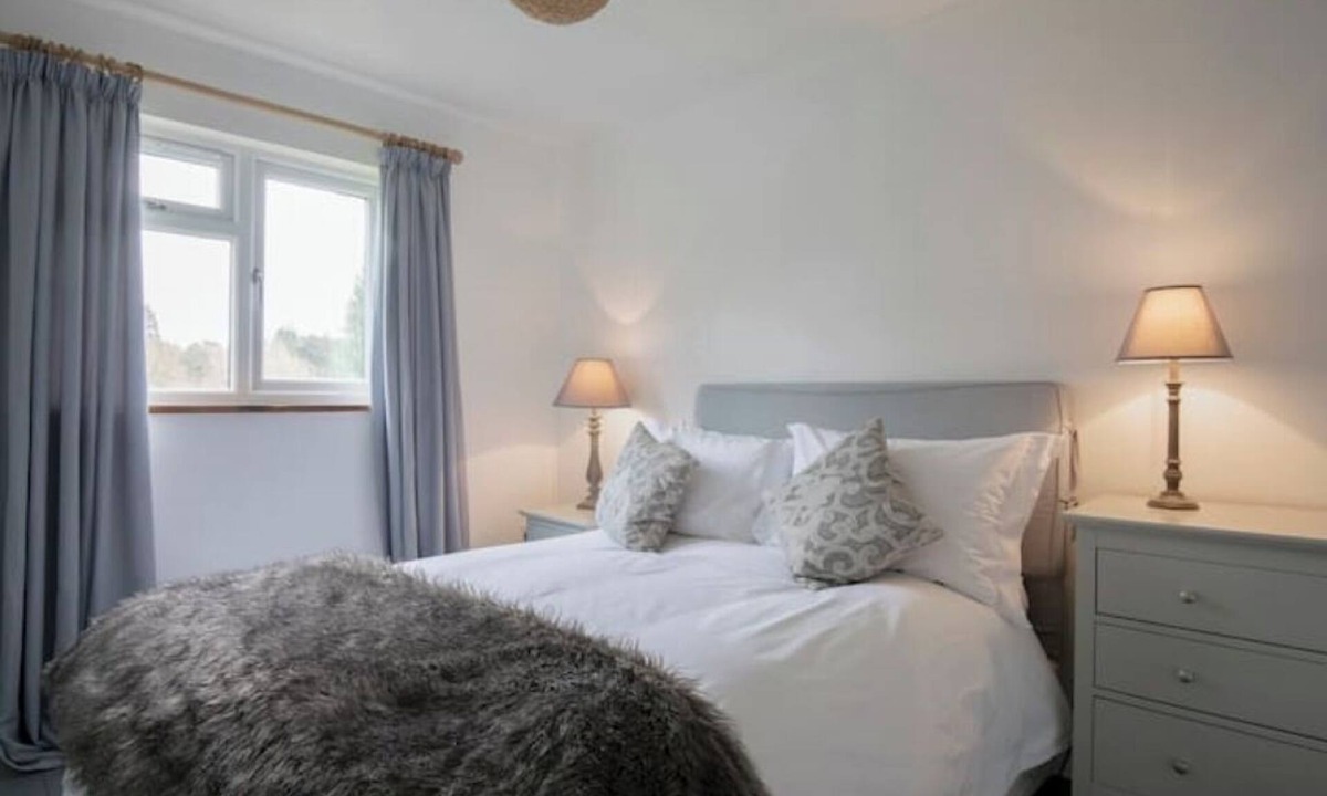 Cranbrook Cabin | Oak Cabin Overlooking Bedgebury Forestnn