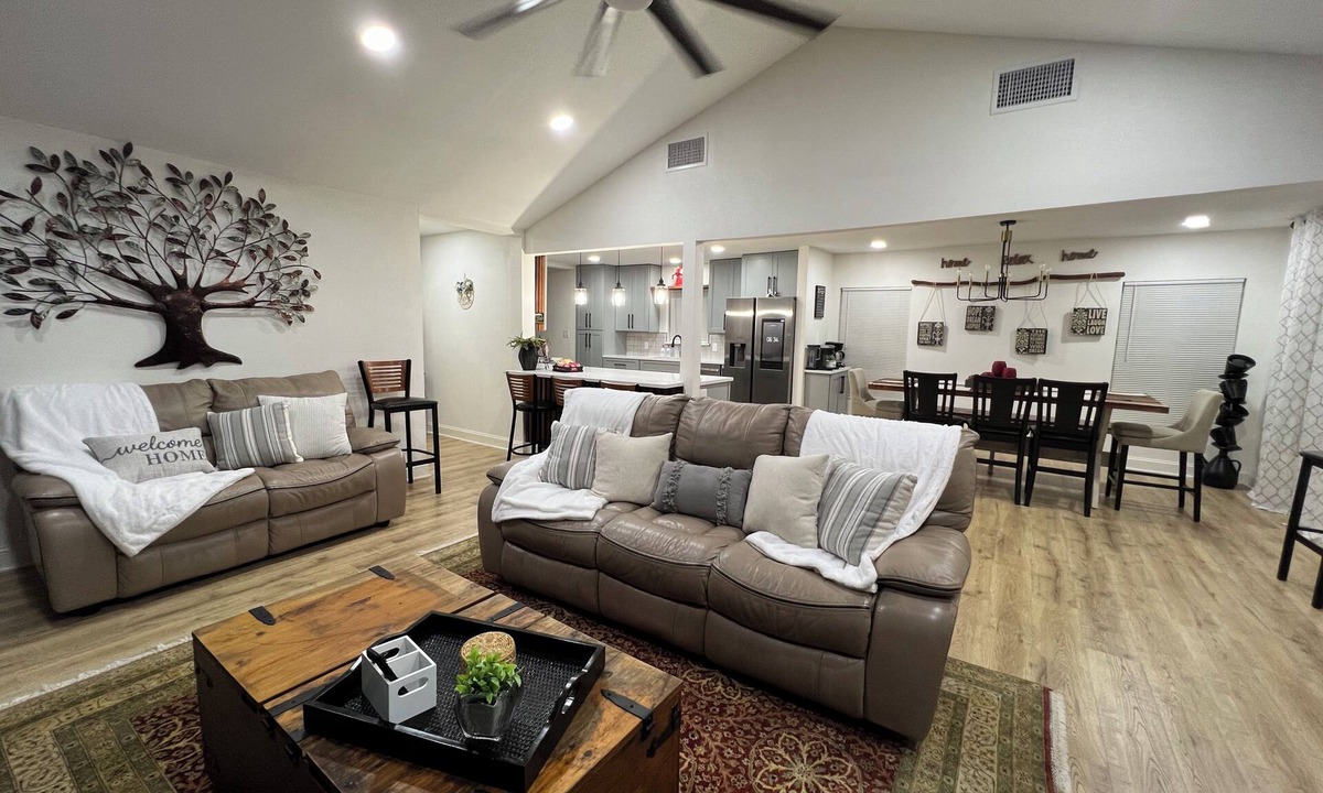 Southside Cottage | Oak Canopy Cottage, Near Downtown, Lackland, & More