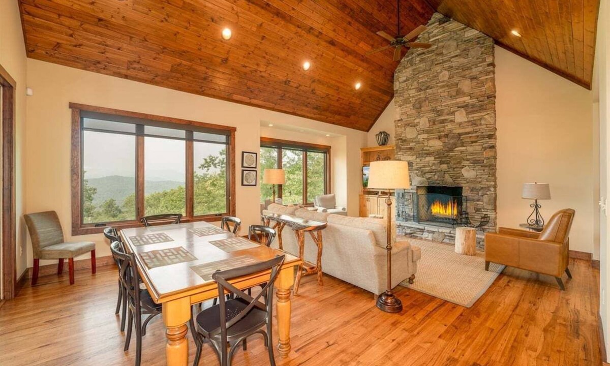Pisgah Forest House | Oak Cottage in Sutton Knob