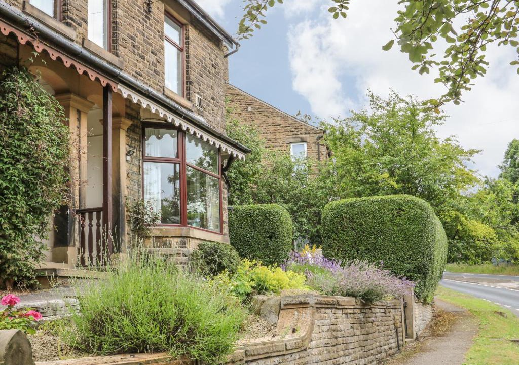 Hayfield House | Oak Dene