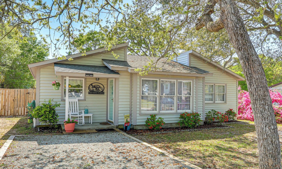 Tranquil Harbour House | Oak Island Home w/Fenced Yard, Walk to Long Beach