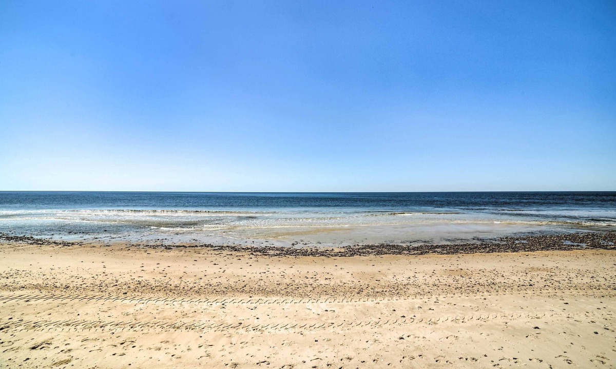 Tranquil Harbour Cottage | Oak Island Home w/Fenced Yard, Walk to Long Beach