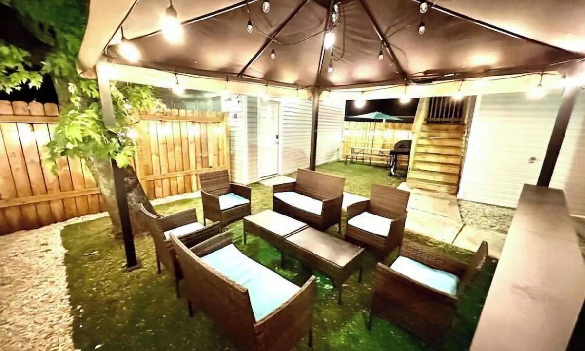 Oak Park House | Oak Park 3000 sq ft, sleep 16