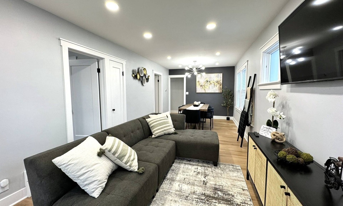 Milwaukee House | Oak Park Bliss: 3BR, 2BA Gem