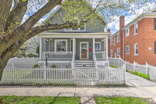 Oak Park House | Oak Park Home w/Grill - 5 Mi to Garfield Park!