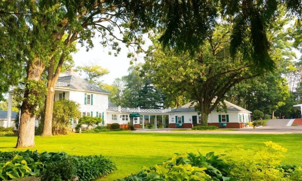 Whitehall Cabin | Oak Park Inn