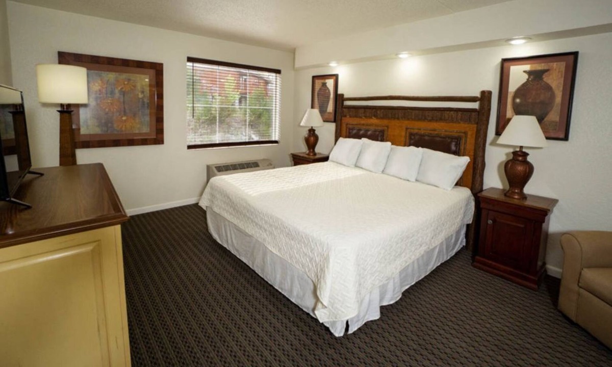 Branson Theater District Apartment | Oak Ridge at Branson Studio with Pool