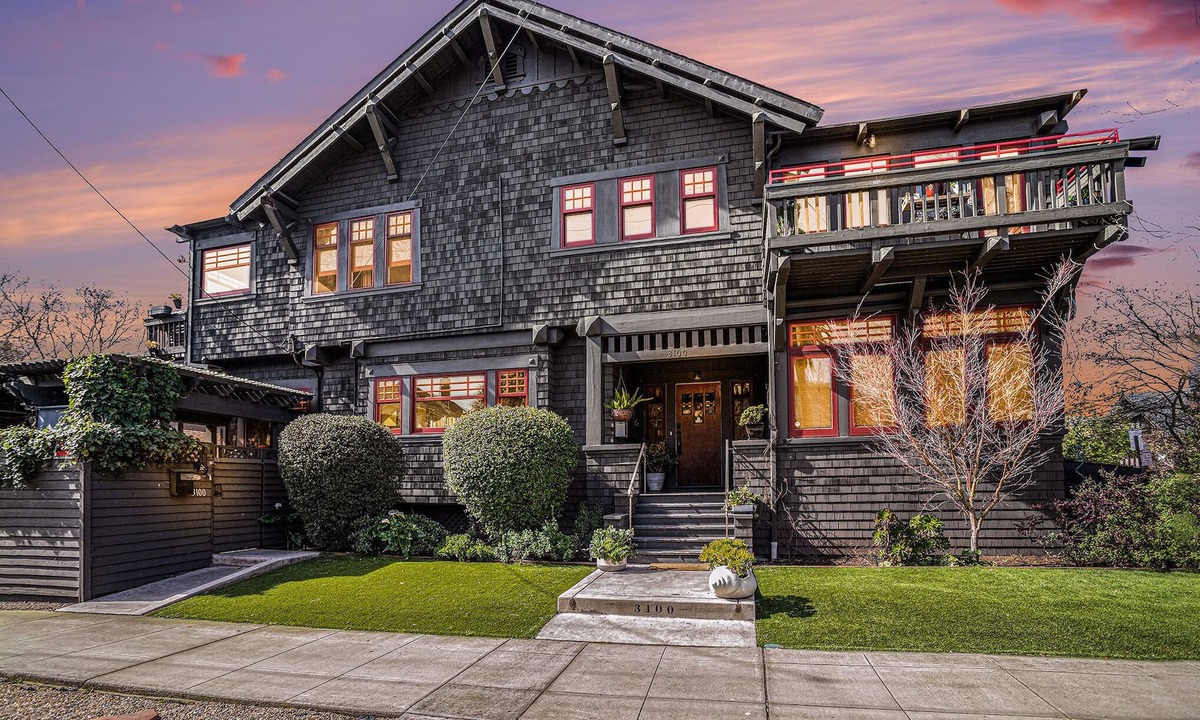 Upper Telegraph Apartment | Oak Suite