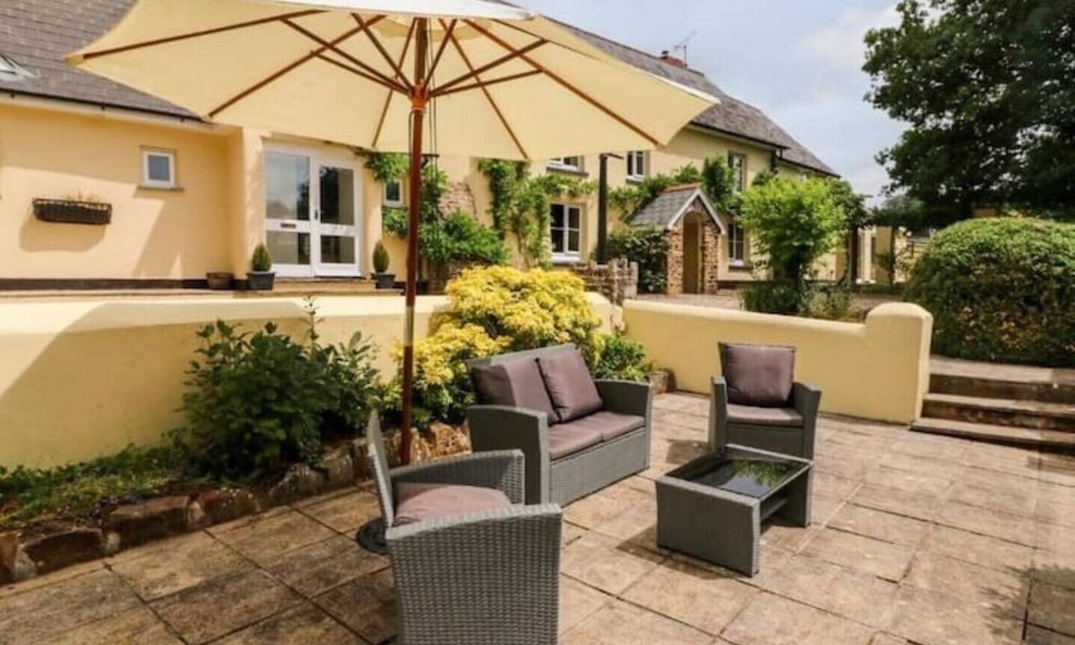 Broadwoodkelly Cottage | Oak Tree Cottage With Indoor Pool In Devon