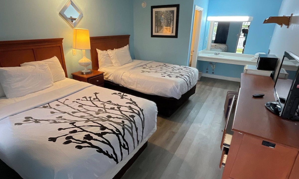 Irvine Hotel | Oak Tree Inn