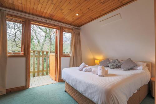 Liverton Villa | Oak Tree Lodge - A Romantic Getaway- Finlake Resort & Spa - Devon