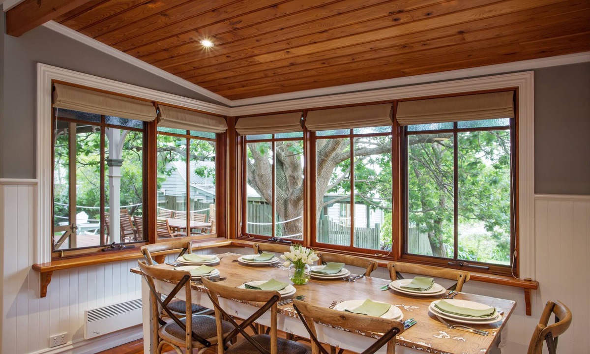 Rhyll Bed & Breakfast | Oak Tree Lodge