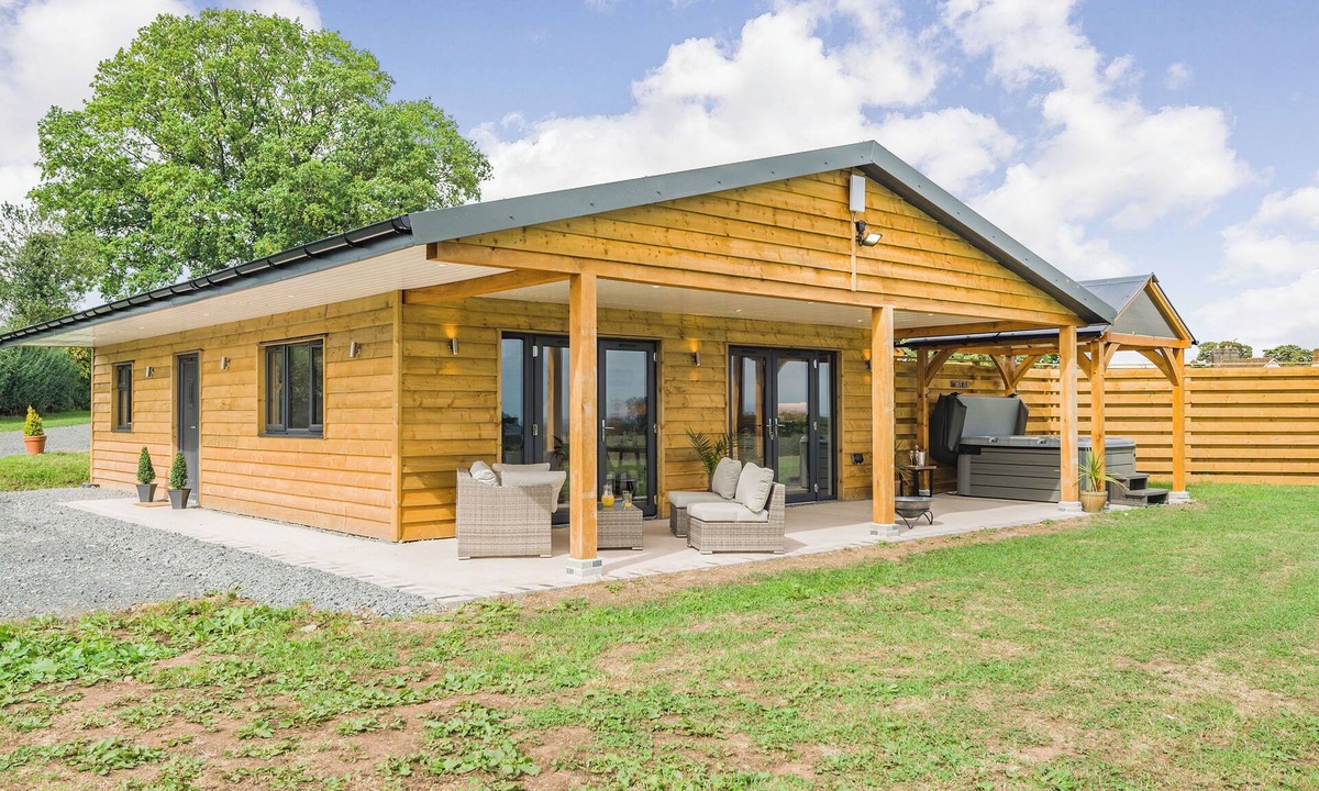 Kington Cottage | Oak Tree Lodge - UK38383