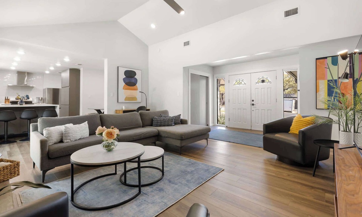 Oak Forest House | Oak Tree Retreat - Quiet Stay Near Domain & Q2