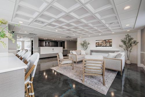 Rochester Hotel | Oakfield Hotel & Suites Rochester, an Ascend Collection Hotel