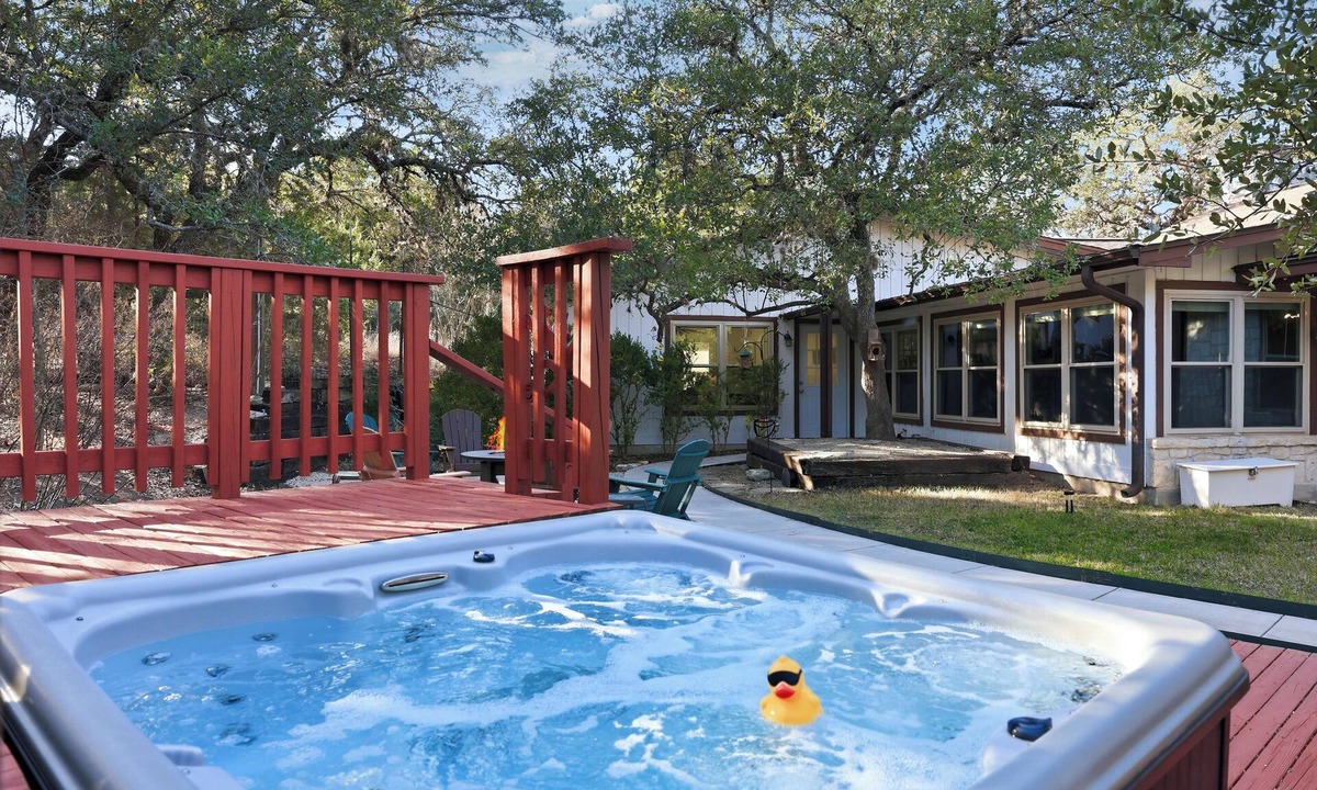 Scenic Oaks House | Oakhaven - A Birdy Vacation Rental