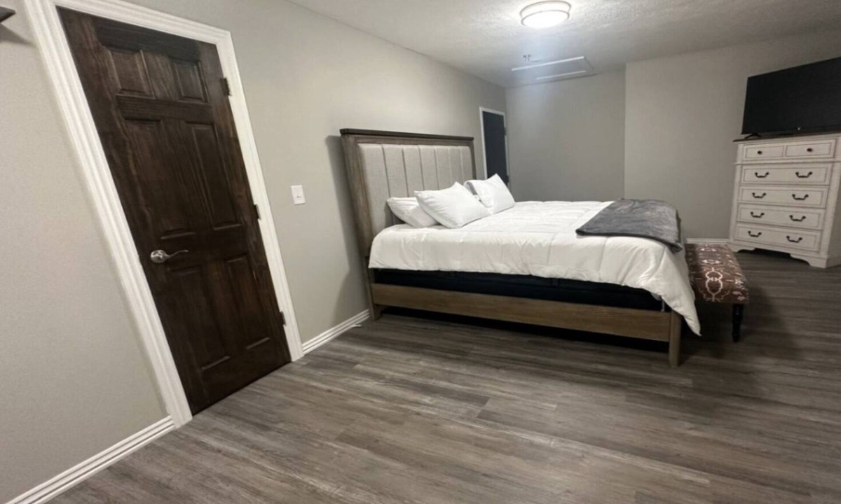 Oakland City Hotel | Oakland Courtyard