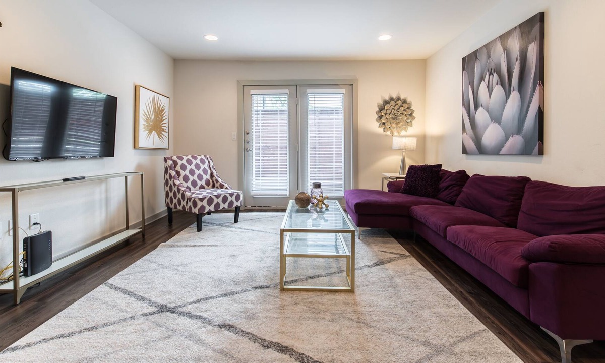 Oak Lawn Apartment | Oaklawn Luxury Stay!
