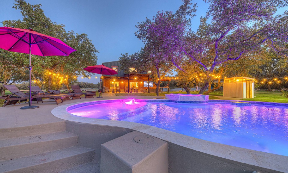 Johnson City House | Oakridge Ranch Pool+Hot-tub Pickleball Court