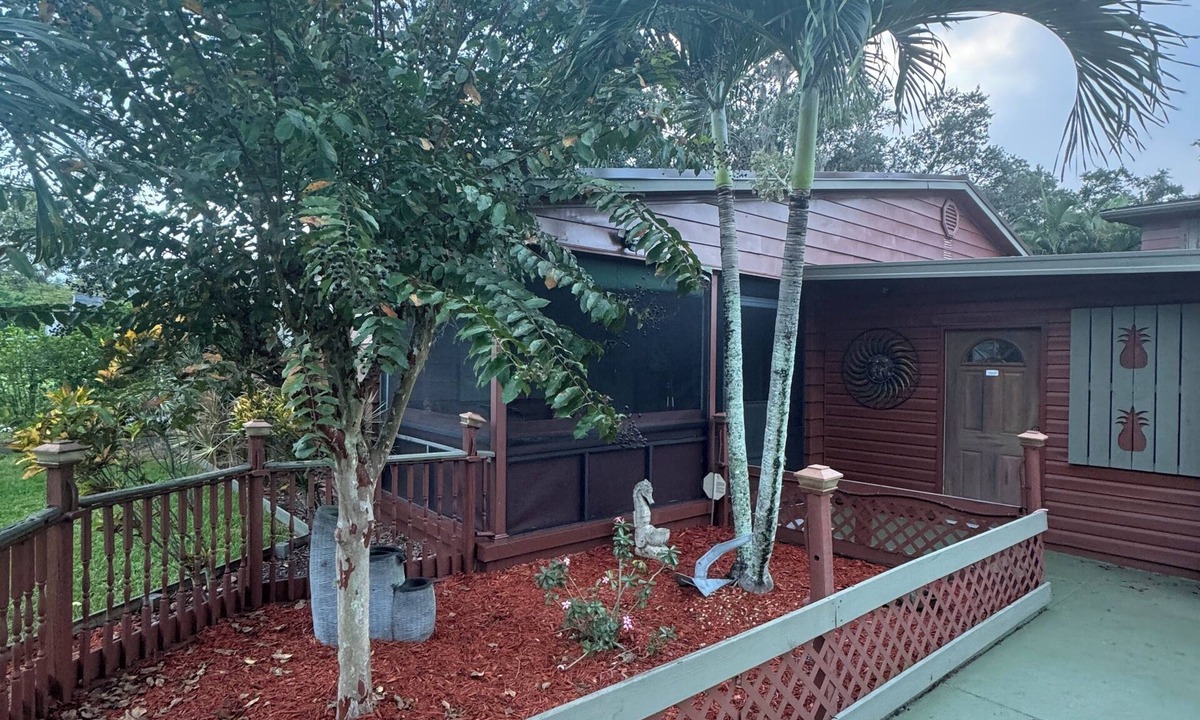 Fedhaven House | Oaks and Palm Resort Lake Wales, Fl. by Lake Kissimmeen3 Bedroom 5 beds 6 guest
