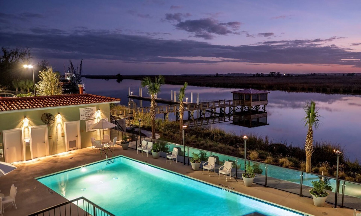 Darien Hotel | Oaks on the River