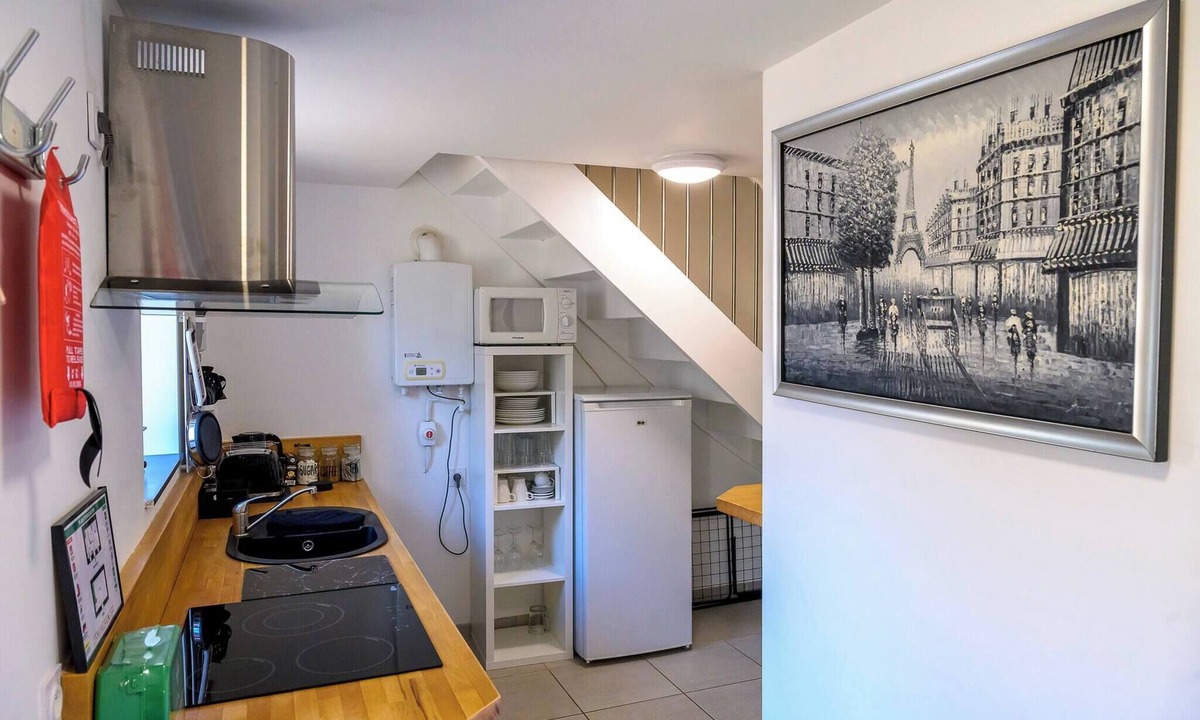 Montenay House | Oaktree Cottage – A Peaceful Country Escape
