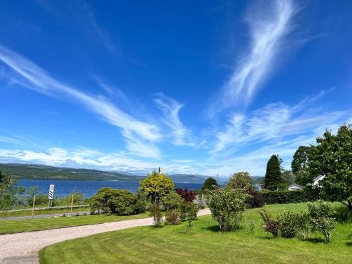 Cairndow House | Oaktree Cottage, overlooking Loch Fyne