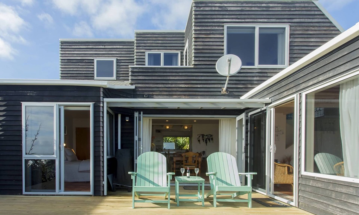 Oakura Villa | Oakura Beachfront Cottage Escape