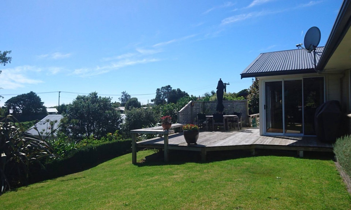 Oakura Villa | Oakura Retreat with Private Deck