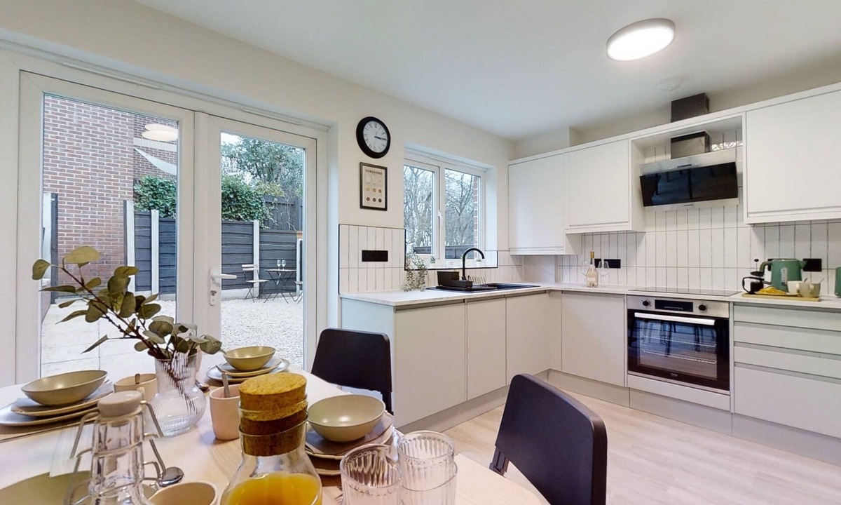 Barnsley House | Oakwell View - Modern 3 Bed Home