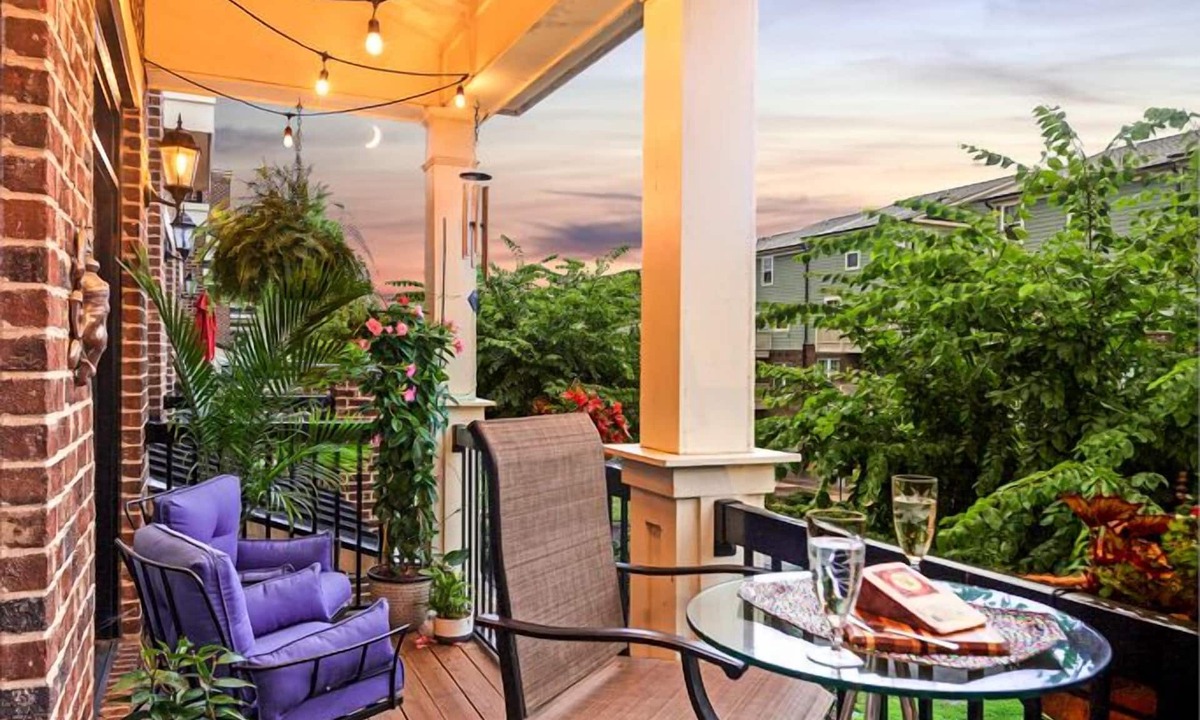 Downtown Condo | Oakwood next to Merrimon Wynne House with Garage